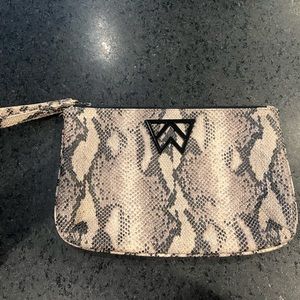 Kelly Wynn’s wristlet